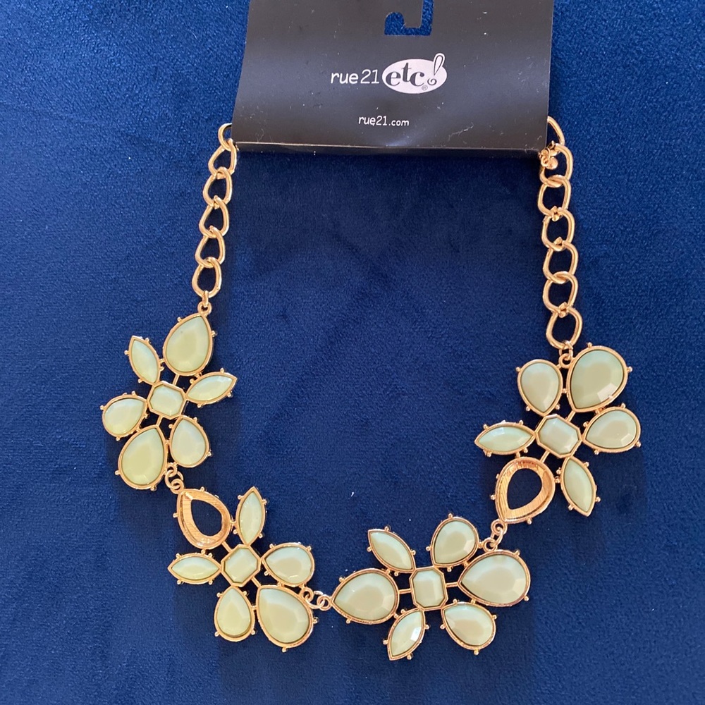 Rue 21 necklace